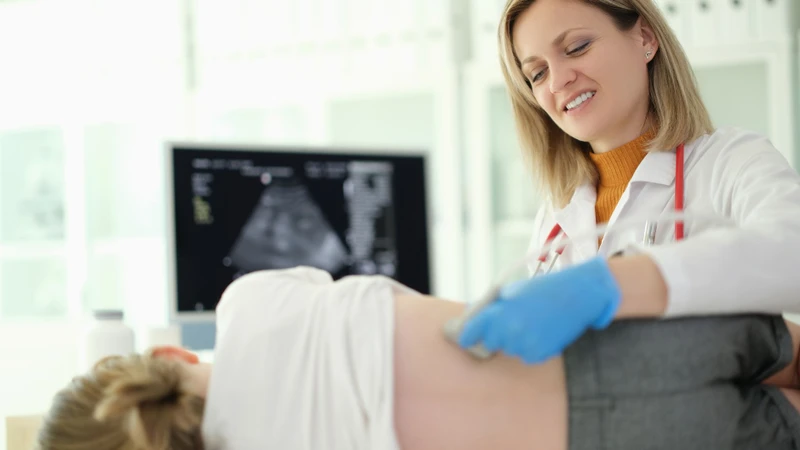 Siêu âm hệ tiết niệu phát hiện giãn đài bể thận hoặc ứ nước do tắc nghẽn.