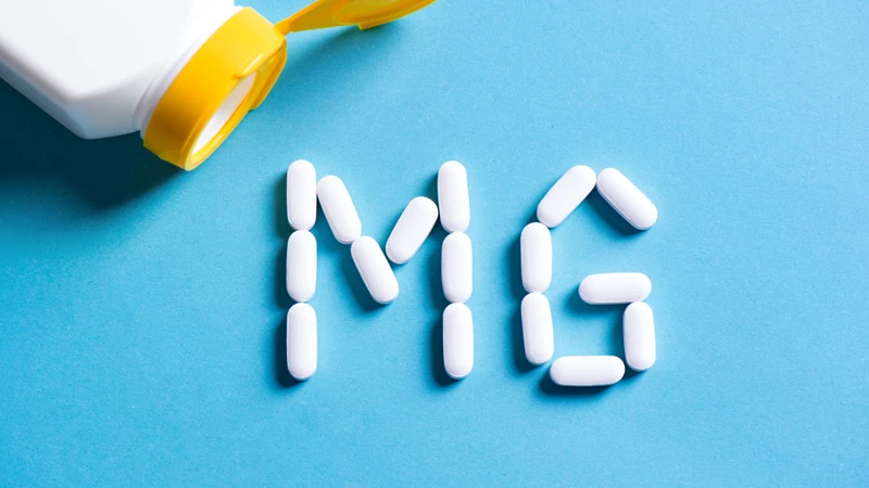 Magie Clorua (MgCl₂) là một nguồn cung cấp ion magie (Mg²⁺), khoáng chất tham gia vào nhiều quá trình sinh học quan trọng của cơ thể