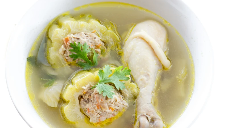 Mẹ sau sinh ăn khổ qua được không? Hướng dẫn dinh dưỡng an toàn cho mẹ 1