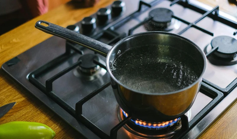 Nước sau khi lọc bằng phèn chua cần được đun sôi tối thiểu 15 phút trước khi sử dụng