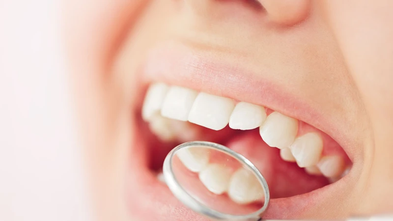 Ngoài vai trò tạo ngọt và giữ ẩm, Sorbitol còn giúp giảm nguy cơ sâu răng do ít bị vi khuẩn trong khoang miệng lên men hơn nhiều loại đường thông thường