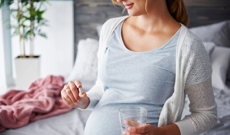 Mẹ sử dụng thuốc kháng giáp trong thai kỳ có thể là nguyên nhân gây suy giáp thoáng qua ở trẻ