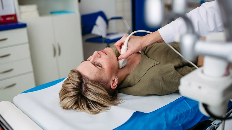 Điều trị tuyến giáp có nhân được lựa chọn dựa trên kích thước và nguy cơ của nhân