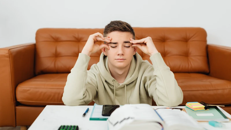 Ù tai phải nam có nguy hiểm không Cần làm gì để hạn chế tình trạng này 2.png