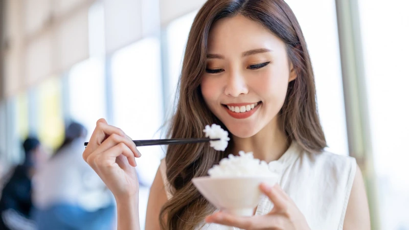 Kiểm soát khẩu phần cơm giúp cân bằng năng lượng và hỗ trợ duy trì cân nặng