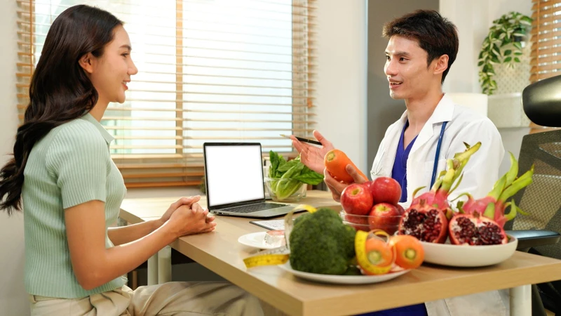 Hãy trao đổi với bác sĩ điều trị hoặc chuyên gia dinh dưỡng để xây dựng một kế hoạch ăn uống phù hợp