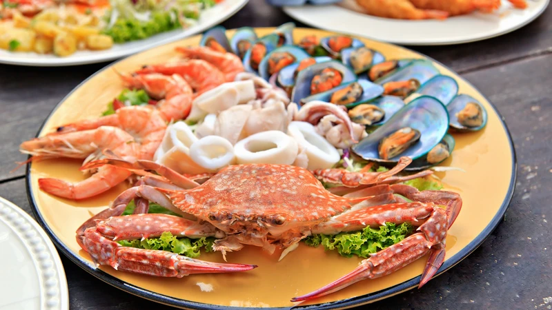 Ăn hải sản thường xuyên có thể làm tình trạng gout nặng hơn nếu tiêu thụ thường xuyên