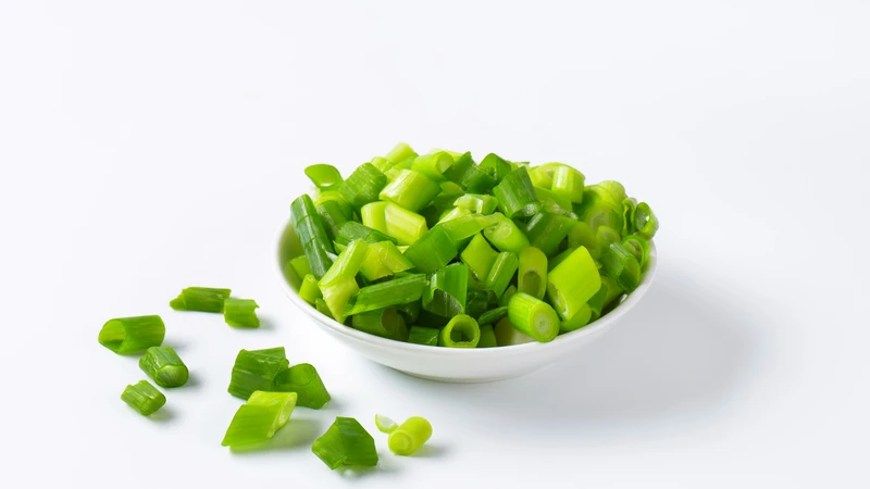 Thành phần dinh dưỡng giúp lý giải ăn hành lá có tác dụng gì?