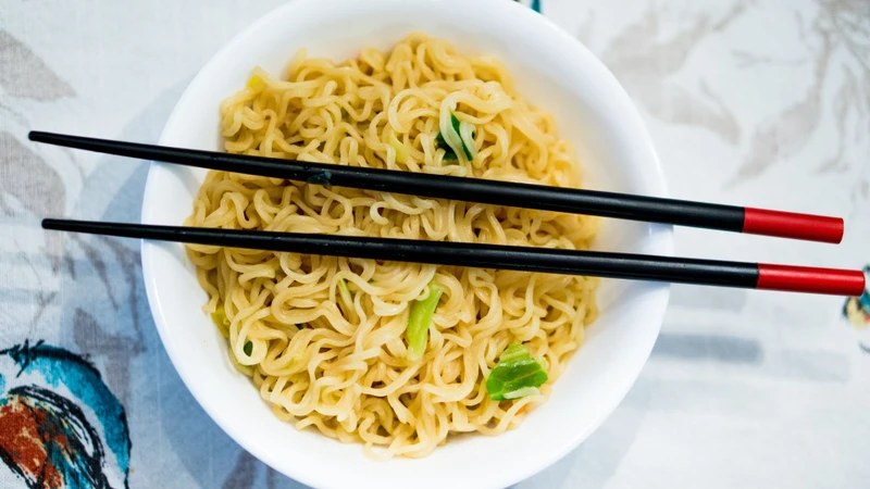 Ăn mì tôm có giảm cân không? Giải đáp từ chuyên gia dinh dưỡng 1