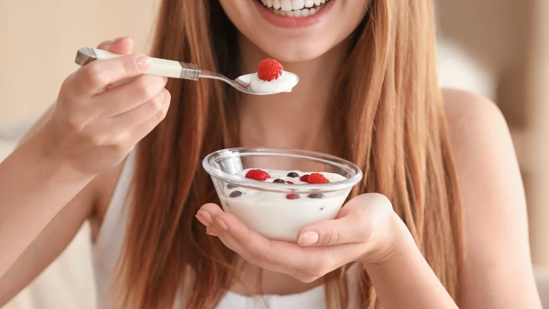 Gợi ý cách ăn sữa chua để hỗ trợ làn da sáng mịn