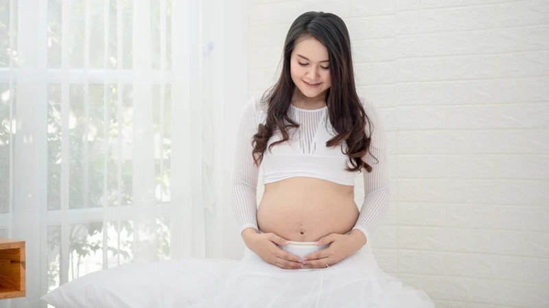 Phụ nữ&nbsp;mang thai là đối tượng cần tuyệt đối tránh ăn trứng sống