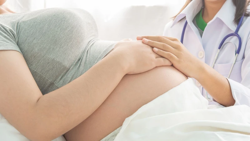 Mẹ bầu nên tham khảo ý kiến của bác sĩ trước khi muốn triệt lông