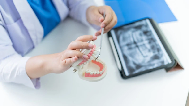 Vệ sinh răng miệng đúng cách giúp hạn chế nguy cơ mắc bệnh áp xe má