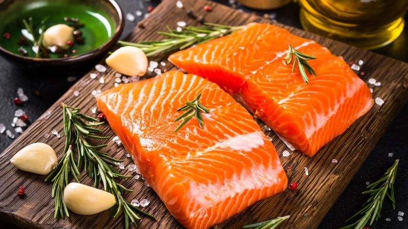 Cá hồi là lựa chọn an toàn, giàu omega-3 cho mẹ bầu
