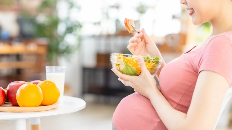 Bà bầu ăn hồng xiêm được không là thắc mắc của nhiều người