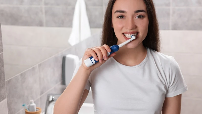 Vệ sinh răng miệng đúng cách giúp giảm nguy cơ chảy máu chân răng