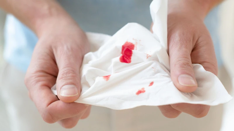 Mẹ bầu bị đau bụng dưới kèm ra máu âm đạo bất thường nên đến gặp bác sĩ