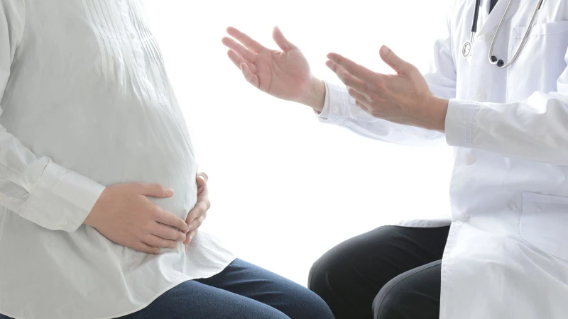 Mẹ cần trao đổi với bác sĩ khám sàng lọc về tiền căn dị ứng của bản thân