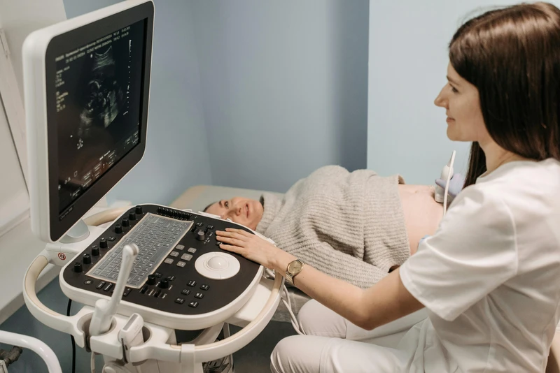 Bà bầu đi tiểu buốt và đau bụng dưới có sao không? Những dấu hiệu không nên bỏ qua 3