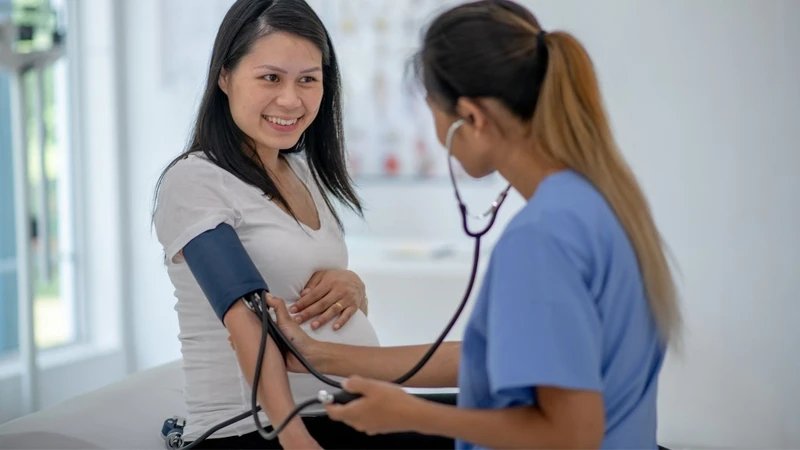 Bà bầu khạc đờm ra máu có sao không? Nguyên nhân và cách xử trí an toàn 3