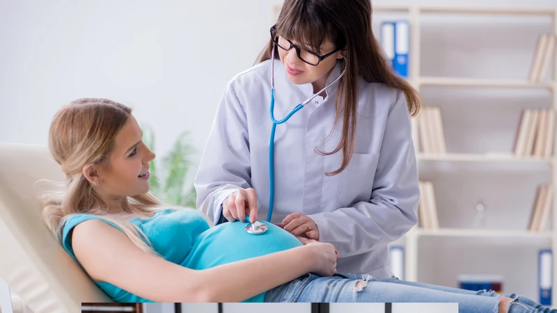 Mẹ bầu cần đến gặp bác sĩ ngay nếu tình trạng nôn ói kéo dài và nghiêm trọng