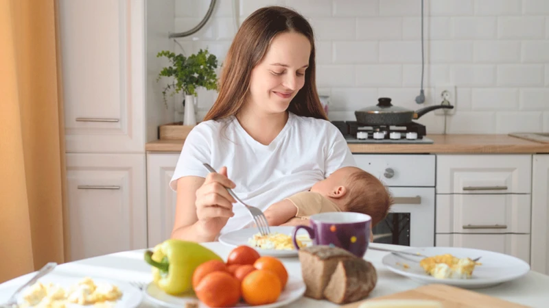 Bà bầu sau sinh nên ăn gì và không nên ăn gì? 1