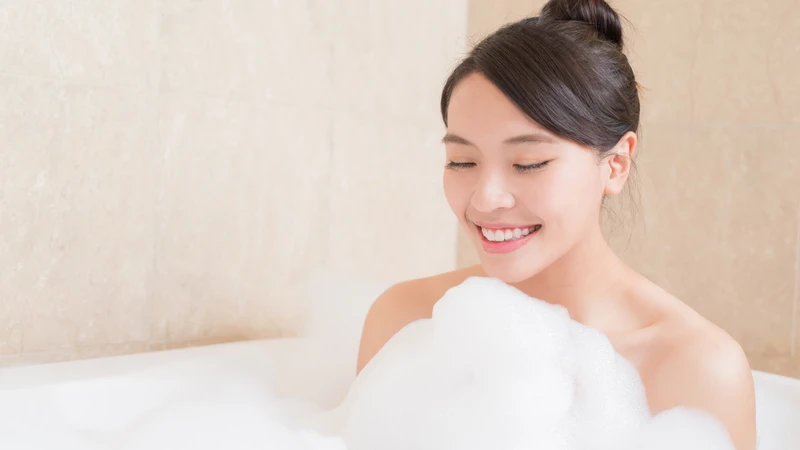 Tắm nước ấm với thời gian vừa phải giúp mẹ bầu hạn chế tăng thân nhiệt
