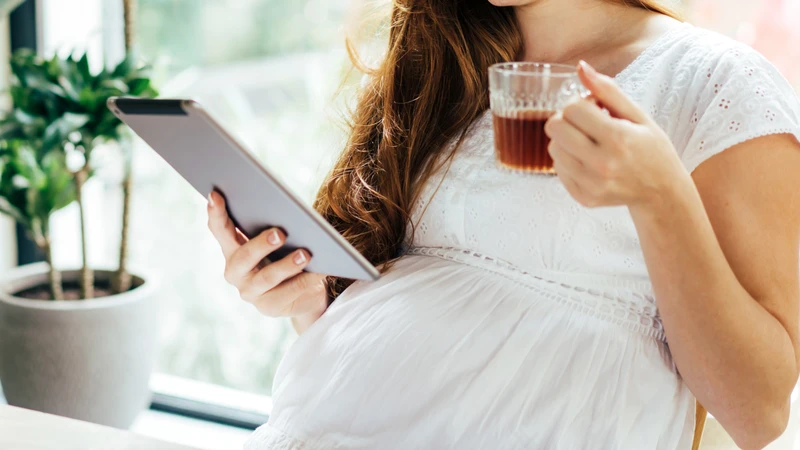 Nhiều mẹ bầu uống sắt cùng lúc với các thực phẩm chứa tannin như trà, cà phê hoặc canxi, làm giảm hấp thu sắt, tăng nguy cơ rối loạn tiêu hóa