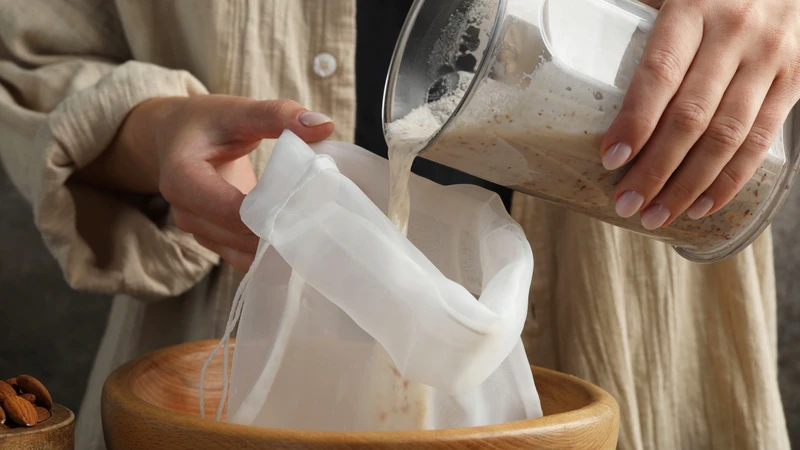 Tự làm sữa hạt tại nhà giúp kiểm soát nguyên liệu, hạn chế đường và chất phụ gia, đồng thời đảm bảo độ tươi ngon của sản phẩm