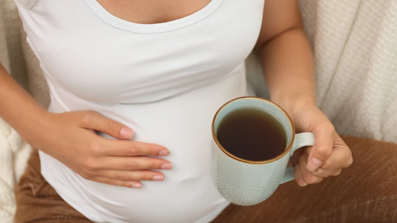 Mẹ bầu không được khuyến khích uống trà ô long thường xuyên