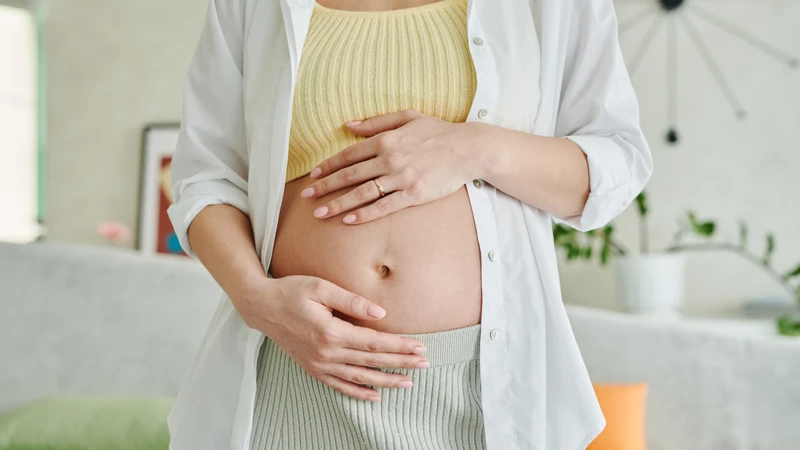 Trong tam cá nguyệt thứ hai, xét nghiệm nước tiểu là bước quan trọng để theo dõi sức khỏe mẹ bầu