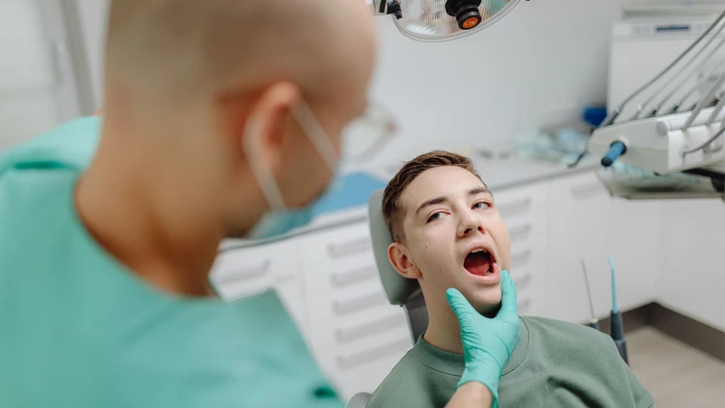 Người bệnh nên đi khám khi thấy đau nhiều khi nuốt hoặc nói