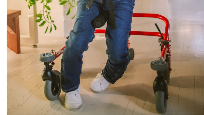 Vật lý trị liệu đóng vai trò nền tảng trong kiểm soát co cứng cơ ở trẻ bại não