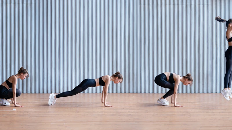 Burpees là tổ hợp giữa ngồi xuống, bật nhảy và chống đẩy