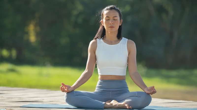 Người bị rối loạn tiền đình tập yoga giúp lưu thông máu tốt