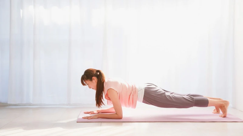 Tư thế plank có tác động lớn đến cơ lõi và cơ bụng