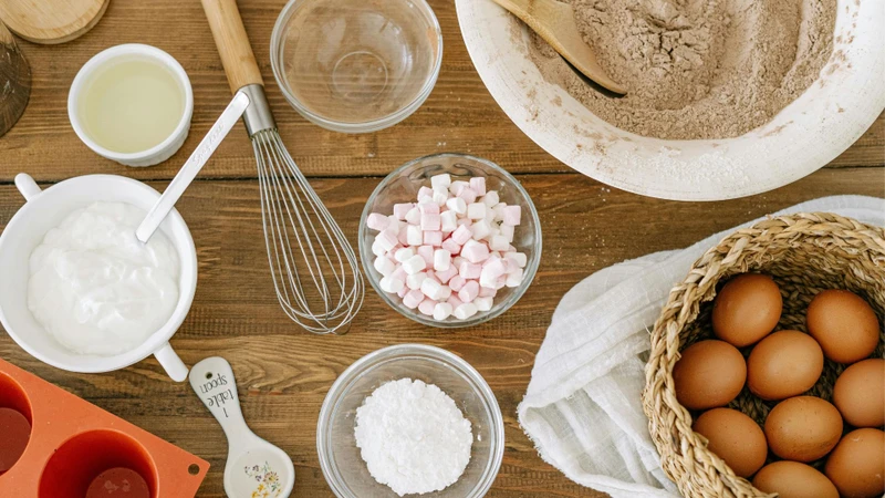 Baking soda là nguyên liệu phổ biến trong nấu ăn và vệ sinh