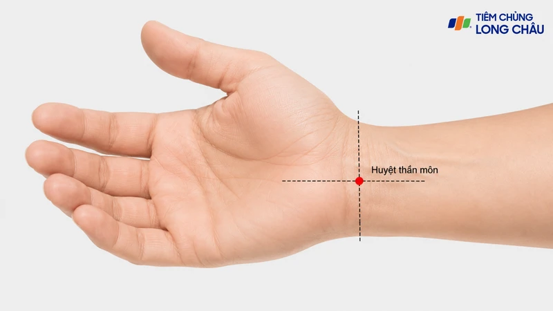 Huyệt Thần môn ở cổ tay thường được sử dụng để hỗ trợ thư giãn