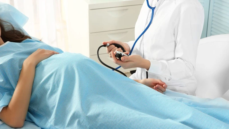 Băng huyết sau sinh là tình trạng cấp cứu, vì vậy việc xử trí cần được thực hiện ngay tại cơ sở y tế