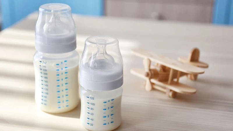 Nhờ bảng ml sữa chuẩn cho bé theo tháng mẹ có thể tham khảo lượng sữa phù hợp với bé để bé phát triển tốt nhất