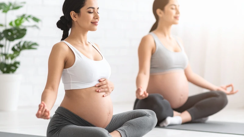 Mẹ bầu nên duy trì vận động thể chất đều đặn nhẹ nhàng mỗi ngày để kiểm soát cân nặng