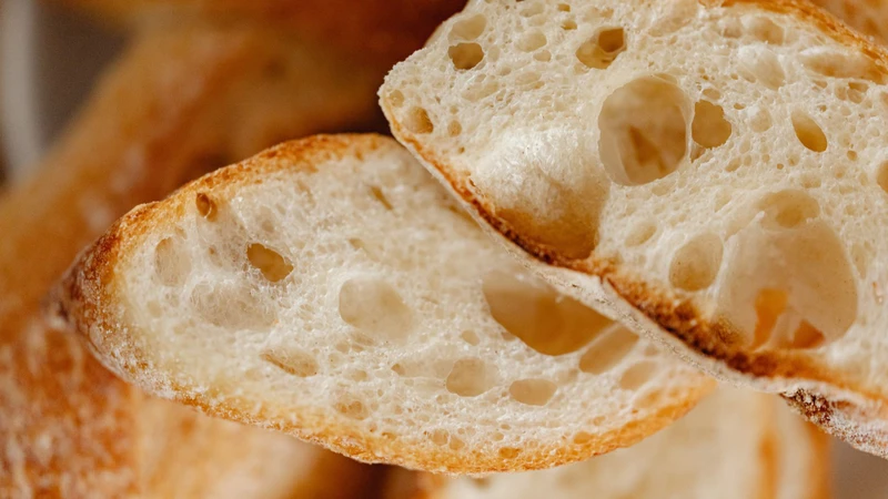 Bánh mì trắng rất giàu tinh bột giúp cung cấp năng lượng cho cơ thể