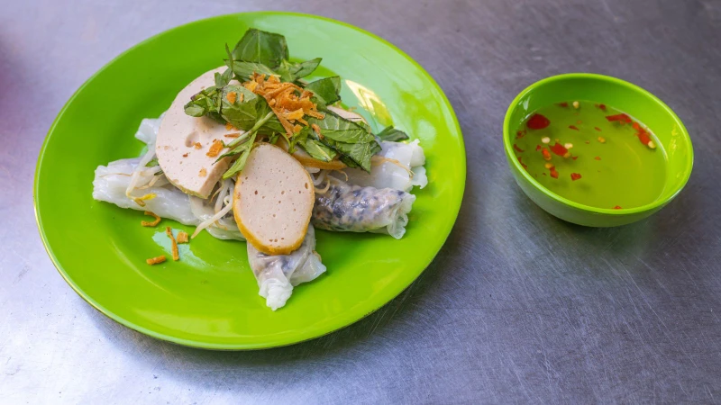 Bạn có thể áp dụng một số mẹo nhỏ trong cách ăn uống hằng ngày để giảm lượng calo