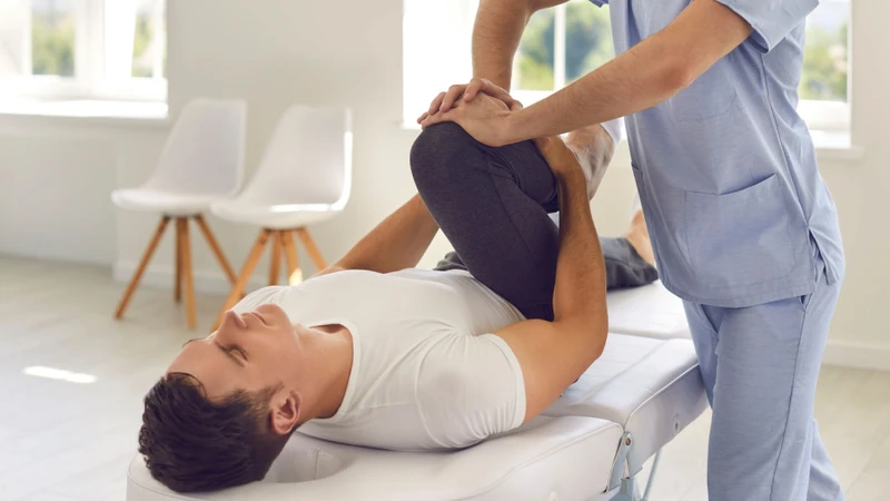 Điều trị tràn dịch khớp gối cần dựa vào nguyên nhân và mức độ tổn thương