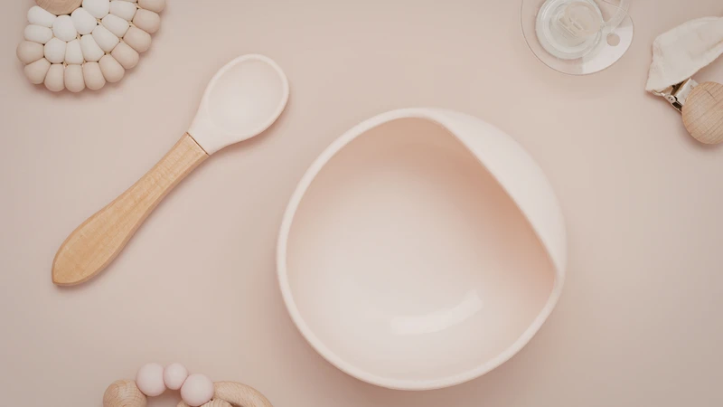 Bát ăn dặm cho bé là loại bát chuyên dụng được thiết kế riêng cho trẻ trong giai đoạn tập ăn dặm