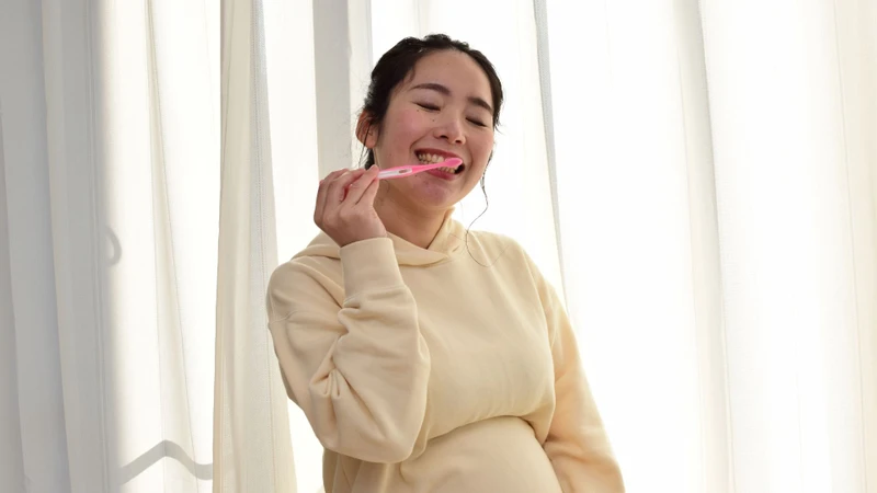 Vệ sinh răng miệng nhẹ nhàng, đều đặn giúp ngăn ngừa đau răng và viêm nướu