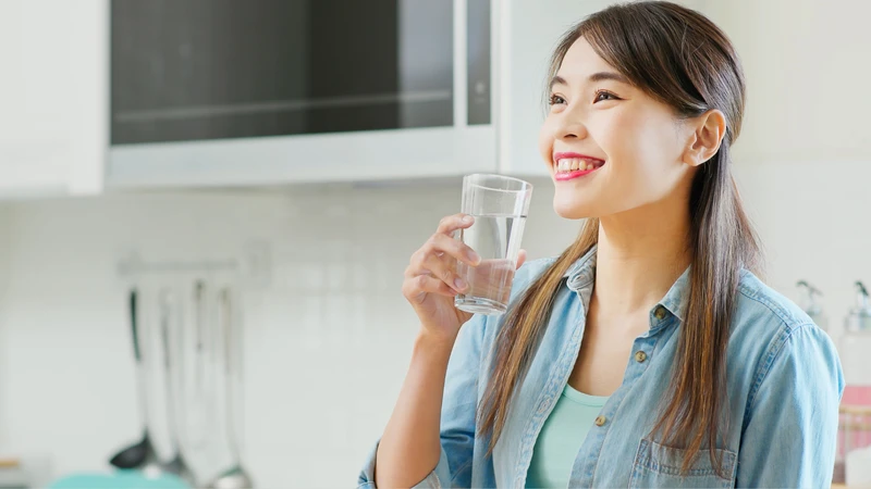 Uống đủ nước để hạt chia được hấp thu tối ưu