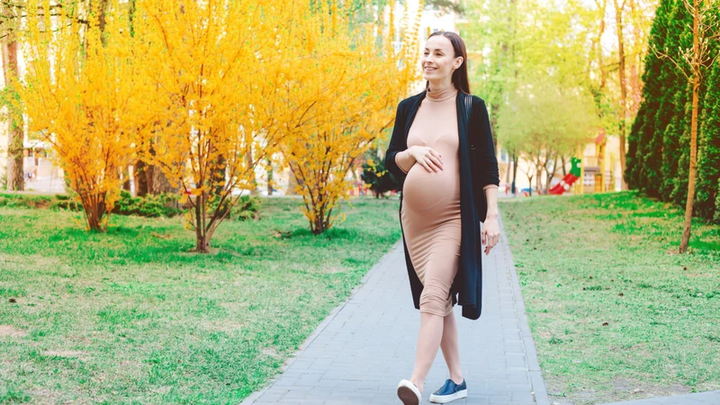 Bật mí cho mẹ bầu các tư thế nằm giúp chuyển dạ nhanh 2