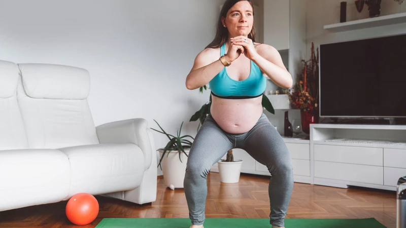 Bật mí cho mẹ bầu các tư thế nằm giúp chuyển dạ nhanh 3