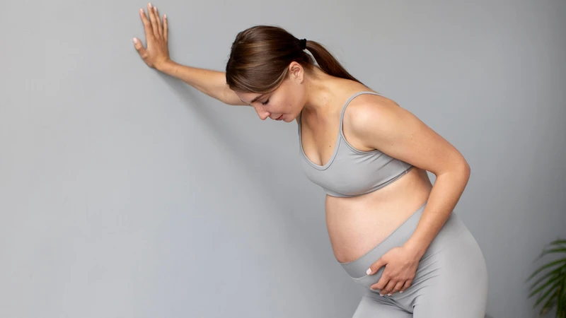 Bầu 32 tuần là mấy tháng? Thai nhi phát triển ra sao và mẹ cần lưu ý gì? 3